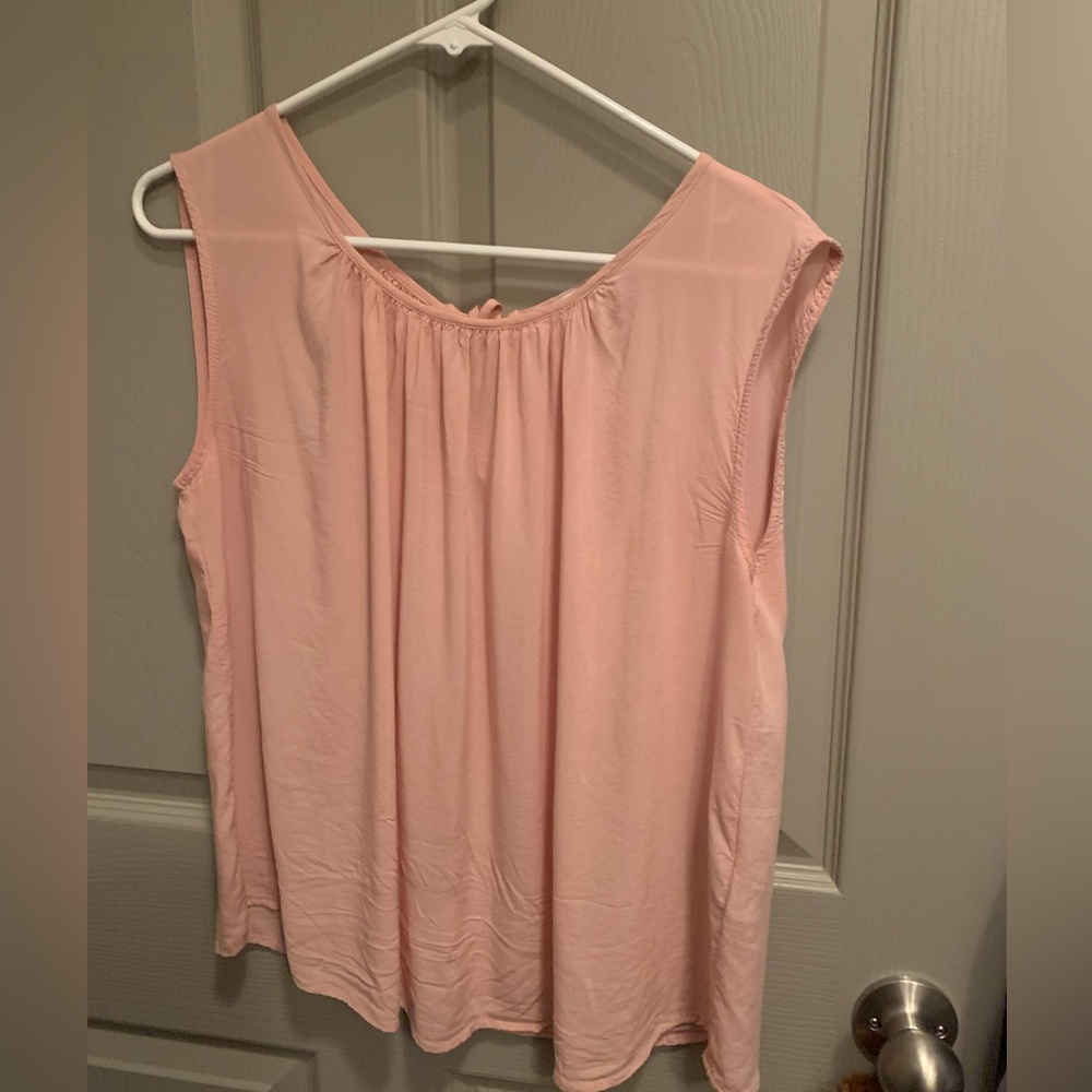 Pink super soft top! Brand new with no tags.